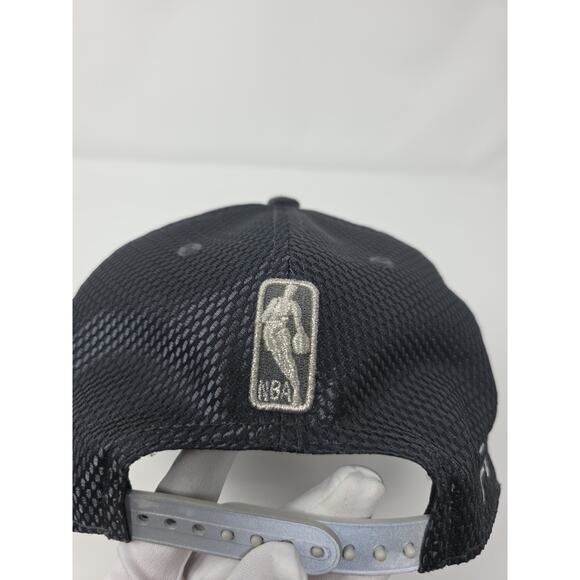New Era 9FIFTY Cleveland Cavaliers FOX CAVS Snapback Black Mesh NBA Hat - Picture 3 of 8